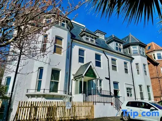 Beautiful Family Apt w/ Free Gym & Parking