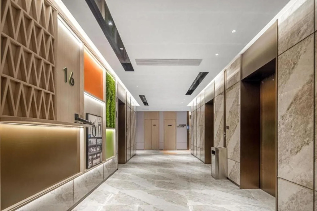 Lobby & Reception