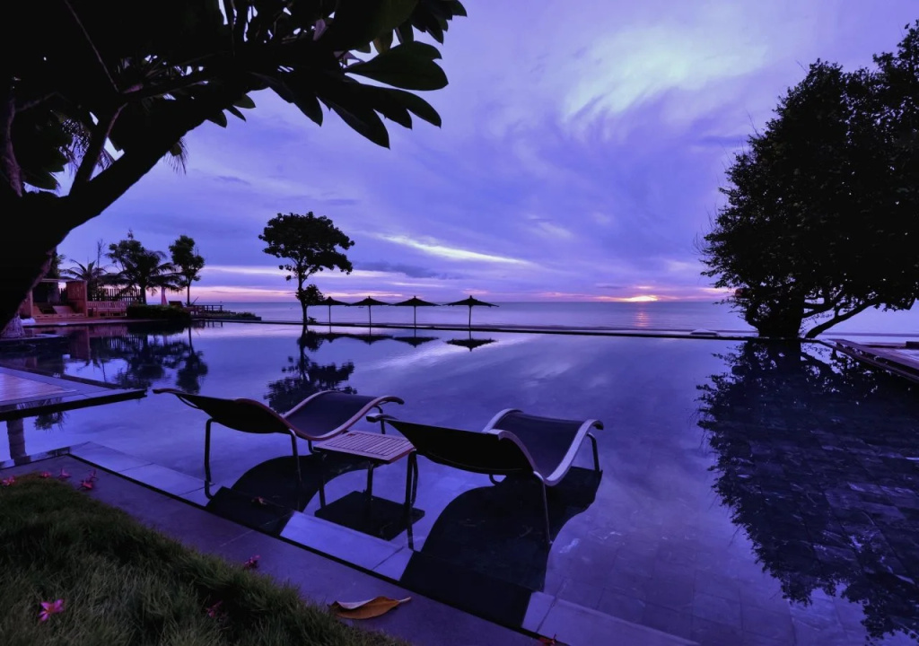 Beach & Waterfront