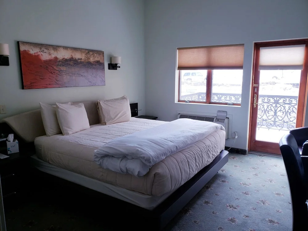 Deluxe Double room with balcony (full double bed)