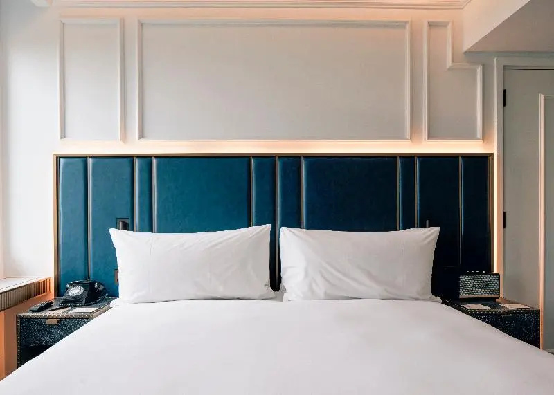 Deluxe Double room (full double bed)
