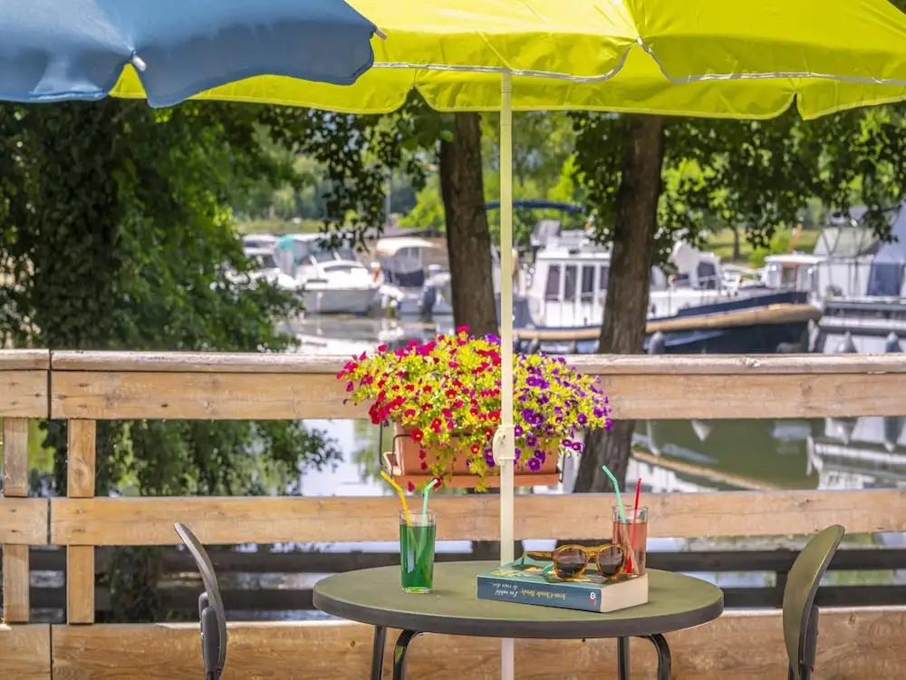 Cosy Cabin by the River for 6 Guests