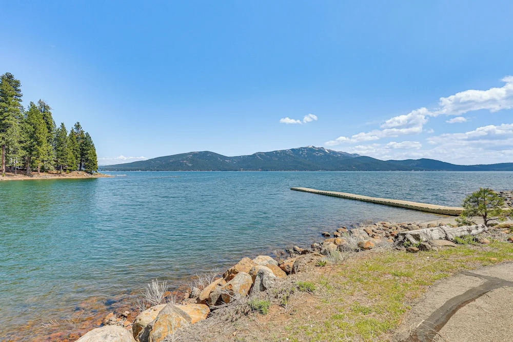 Quiet Cabin w/ Deck: Near Lake Almanor!