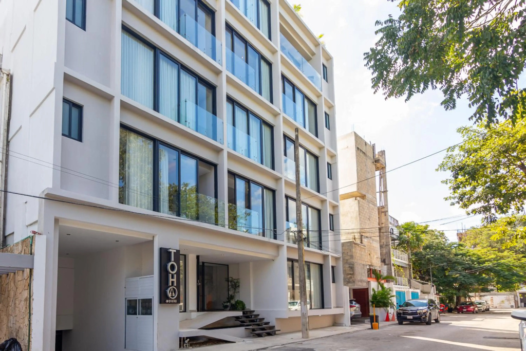 "TOH HOUSE " LUXURY APARTMENTS Near 5tv Av