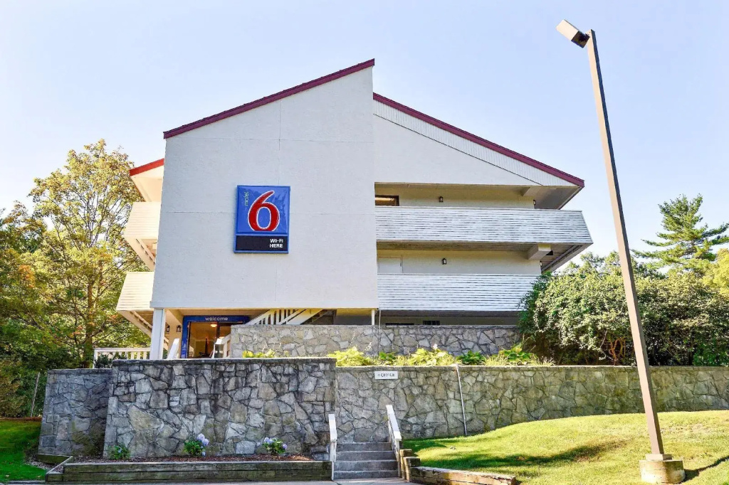Motel 6 Nashua South