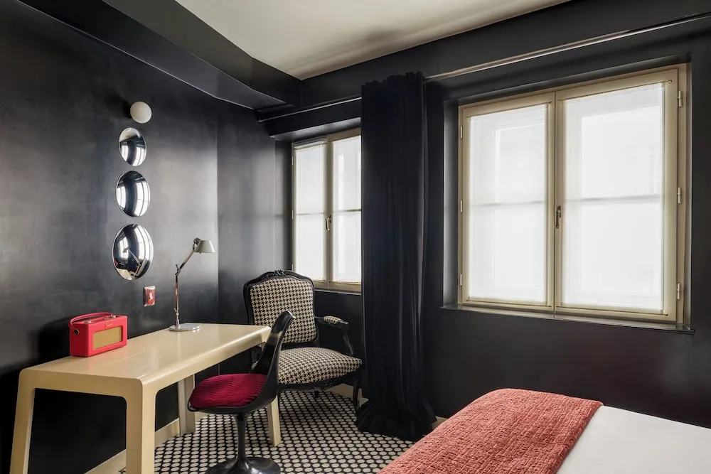 Hôtel du Petit Moulin, Haute Couture hotel by Lacroix 48