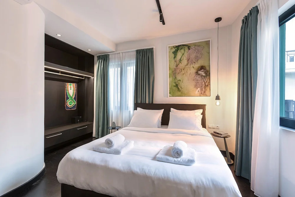 Deluxe Suite with city view