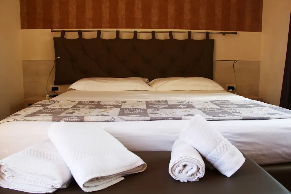 Double room (full double bed)