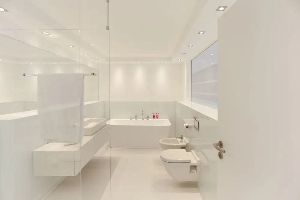 the white design apartment