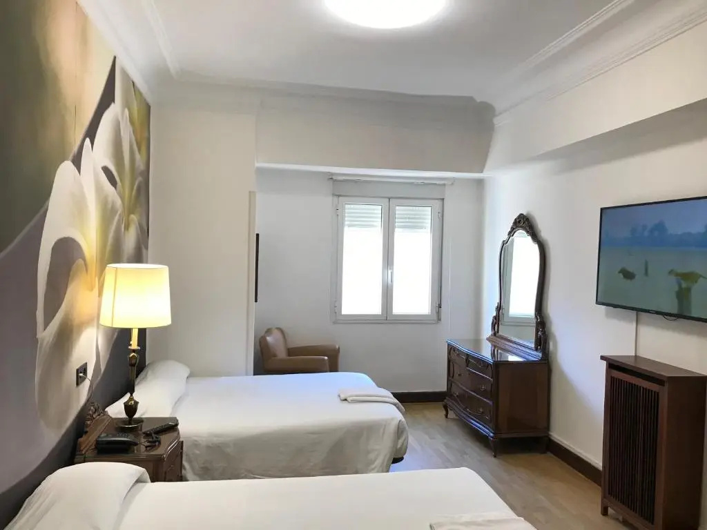 Standard Double room with city view (full double bed)