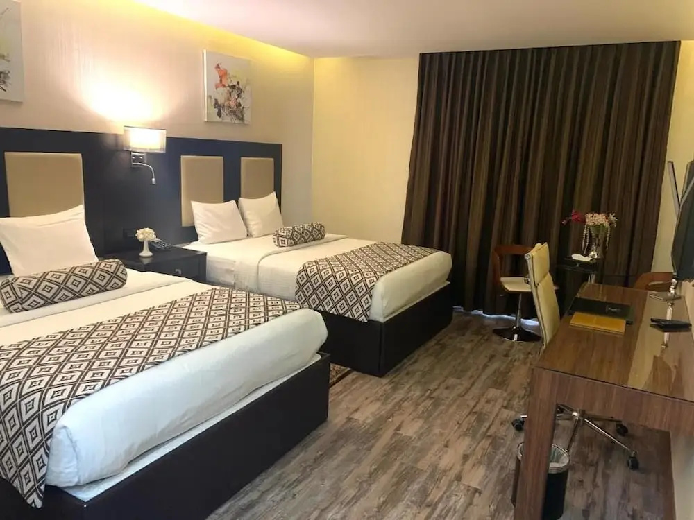 Deluxe Triple room with city view