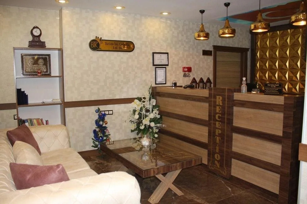 BTK Gold Suit — фото 2