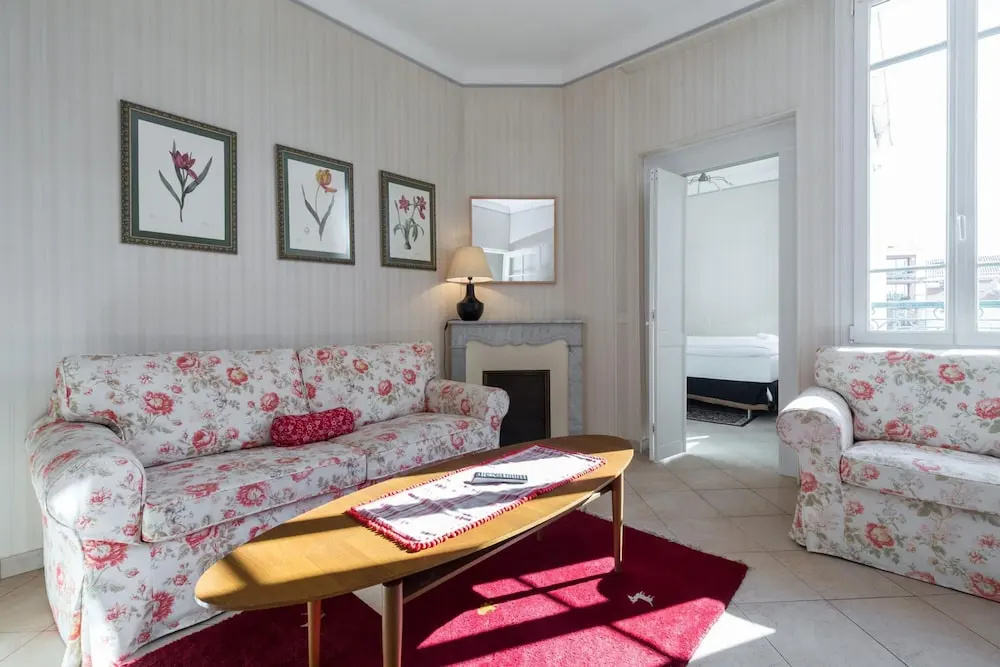 Three Bedroom two Bathroom Apartment in Center of Cannes on Quiet Street Minutes From the Palais - 2002
