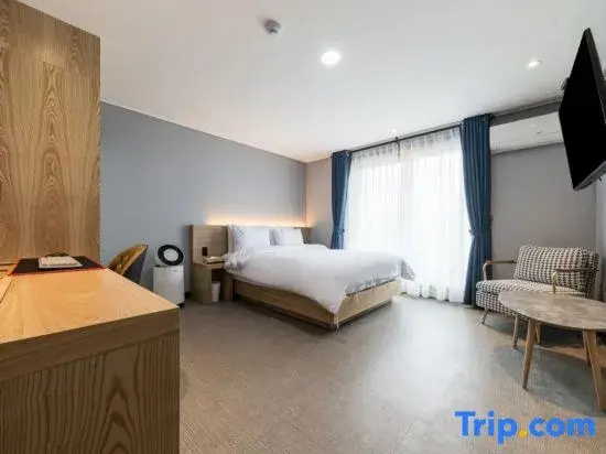 Premium Double room (full double bed)
