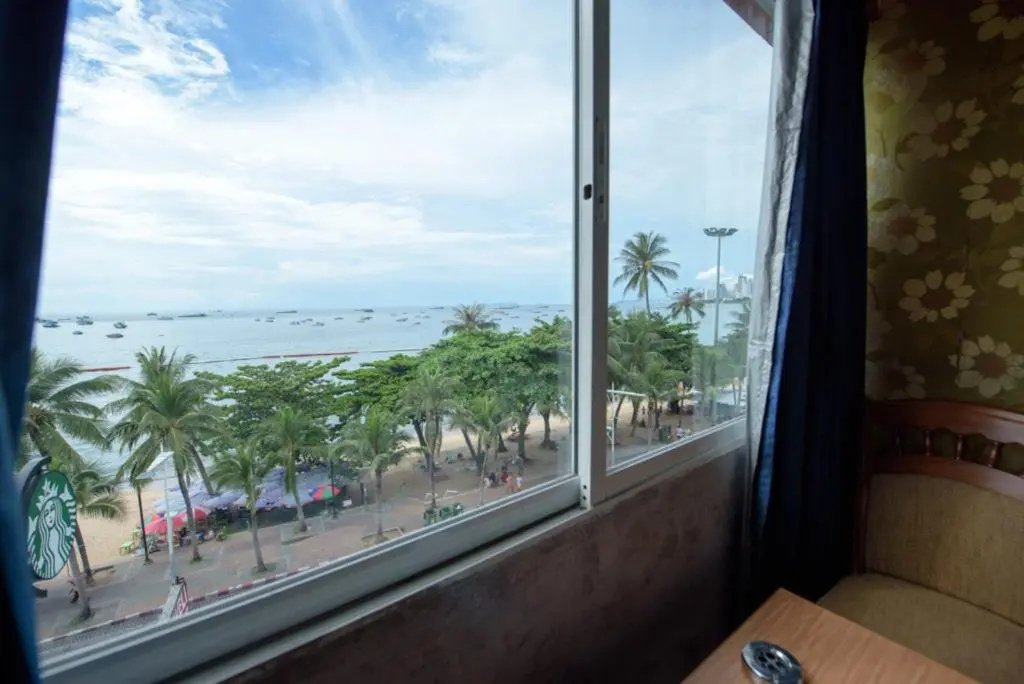 Deluxe Double room with sea view (full double bed)