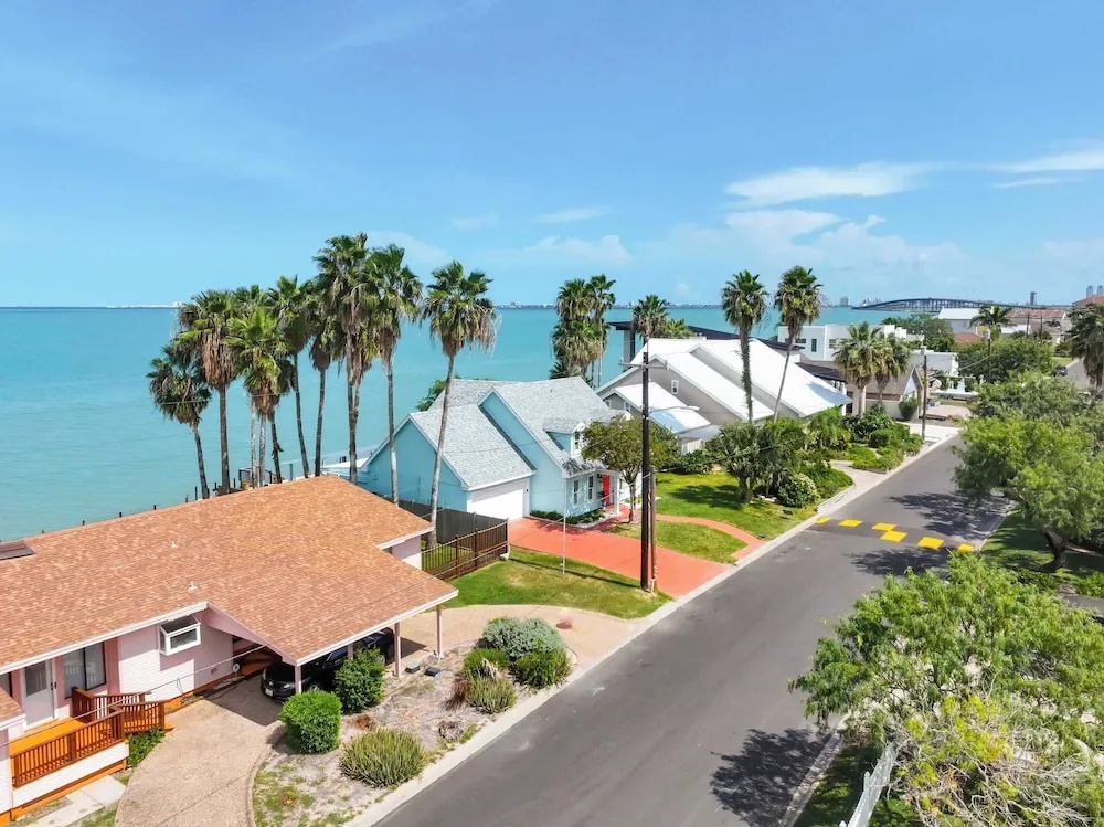 Bayside Waterfront Home With Private Patio