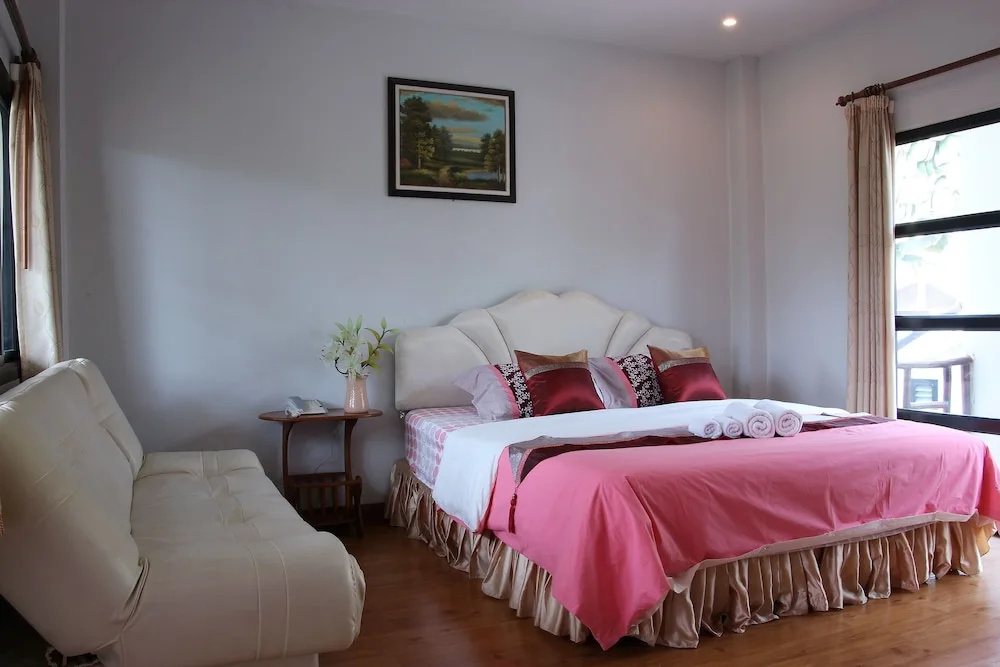 2 Bedrooms Executive Cottage