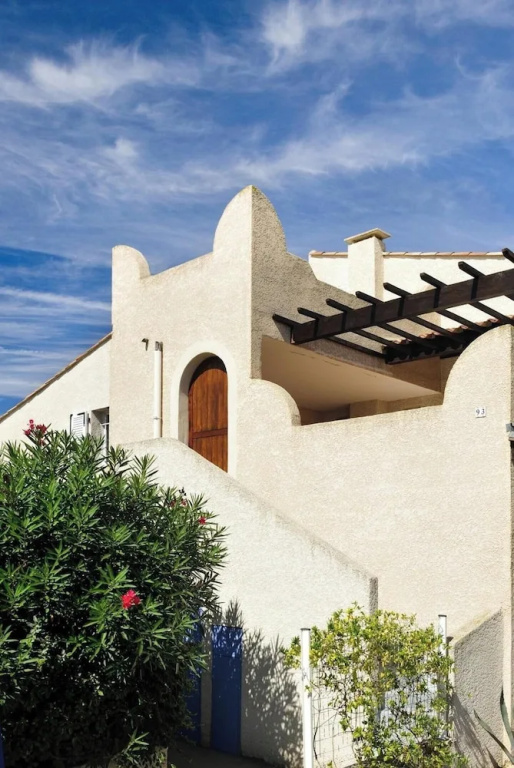 Spacious Holiday Home Near Beach