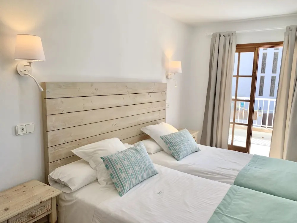 2 Bedrooms Family Apartment with balcony and with pool view