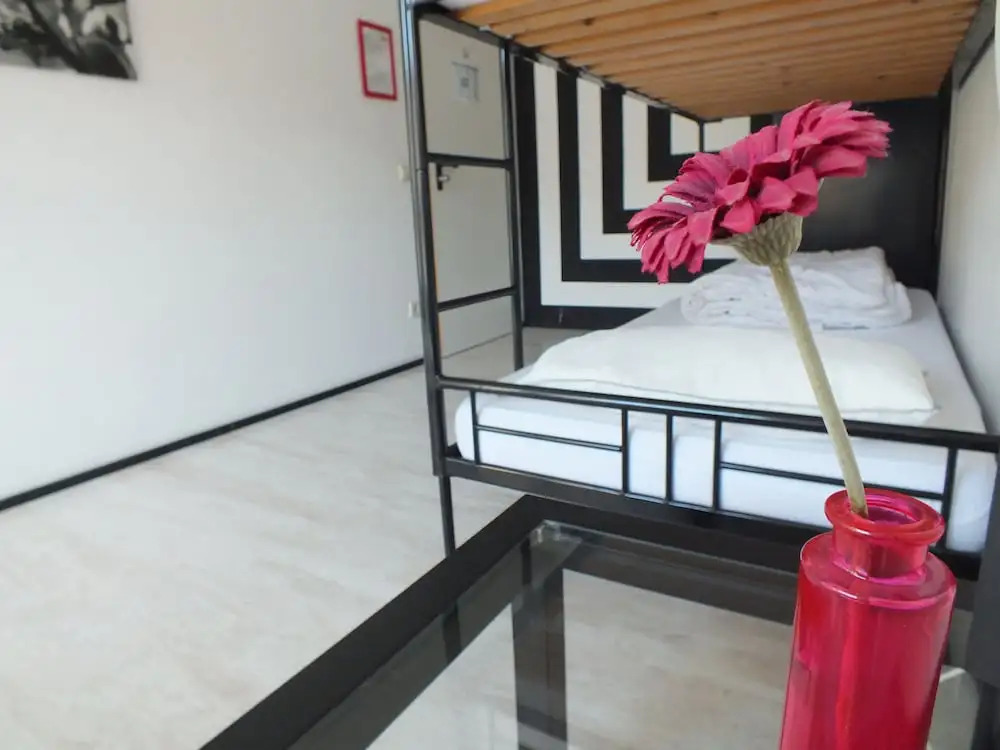 Max Hostel by null