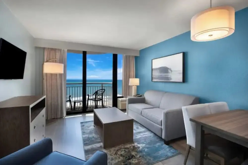 1 Bedroom Deluxe Double Suite with balcony and oceanfront (full double bed)