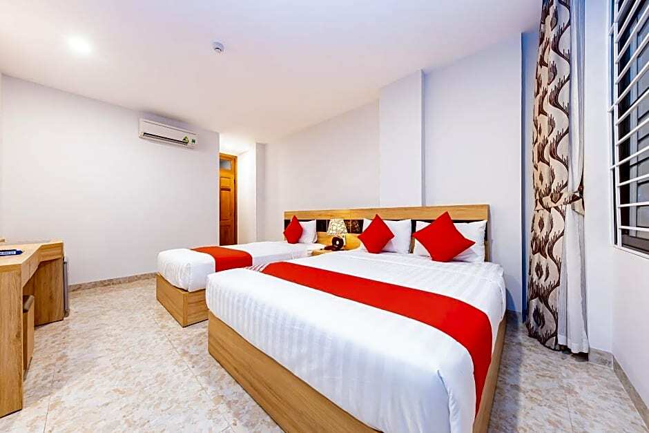 Трёхместный номер Deluxe с балконом в Gold Coast Nha Trang