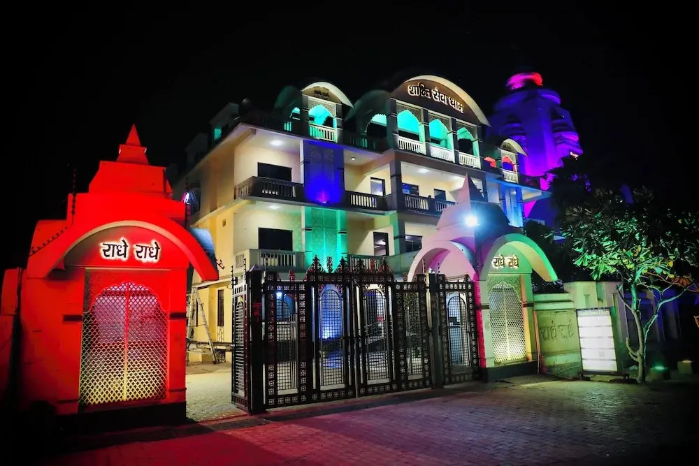 Shanti Seva Dham - A Religious Stay At Priyakant Ju Temple Vrindavan