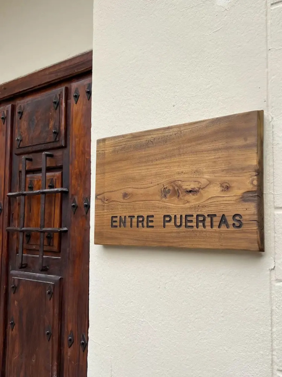 Entre Puertas