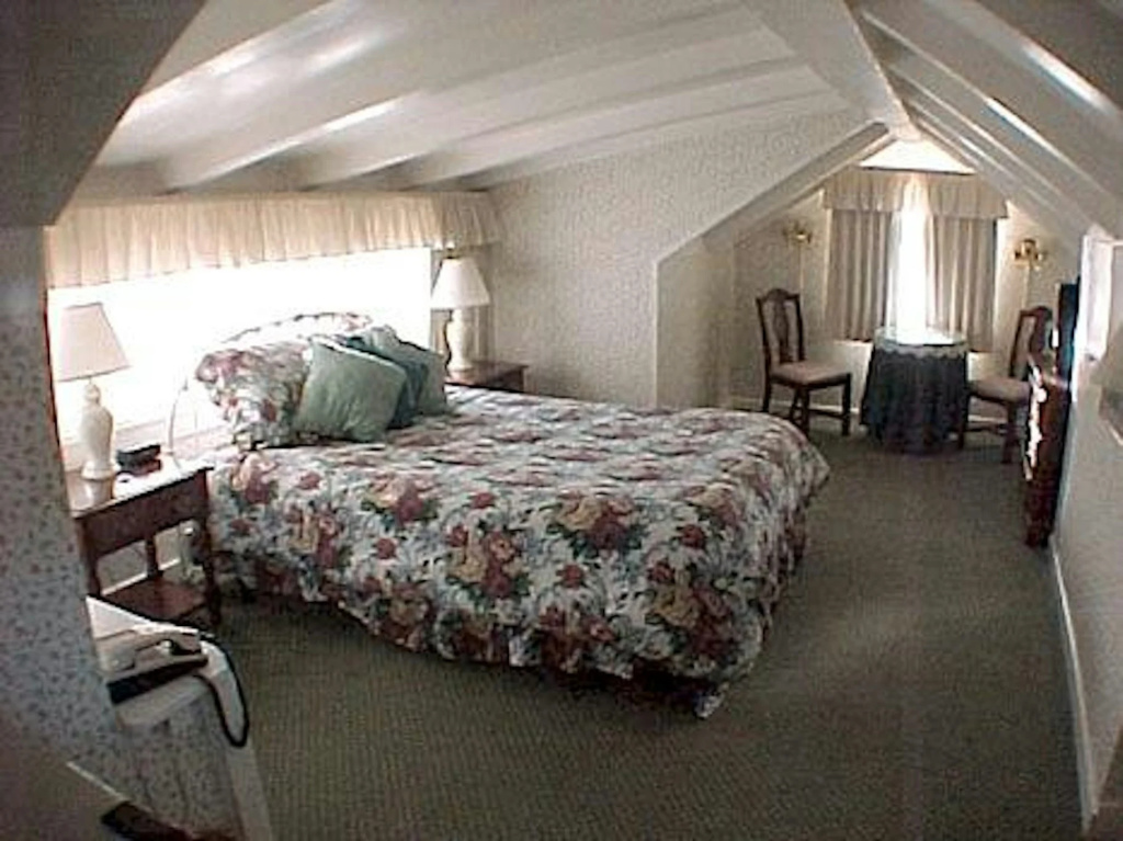 Carmel Green Lantern Inn — 3