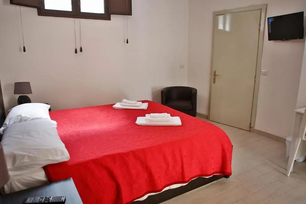Standard Double room with balcony (full double bed)