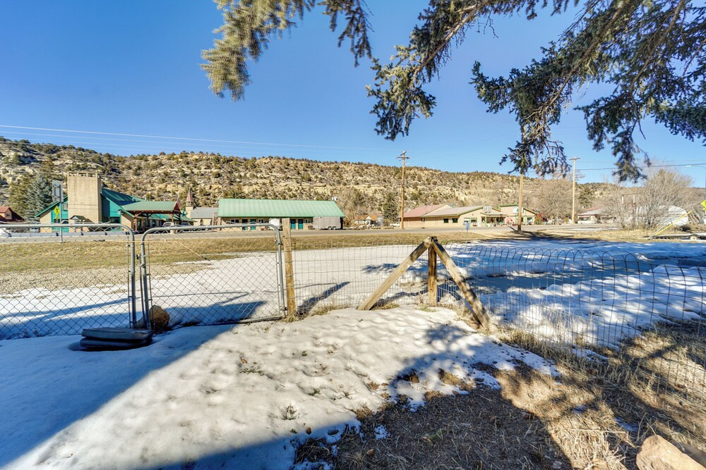 'dolorable' Home w/ Yard - Walk to River!