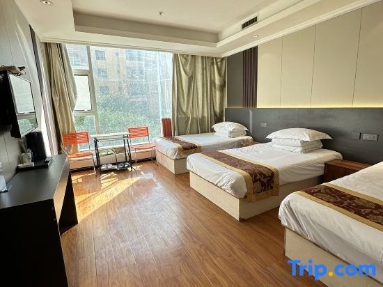 Urumqi and Yukuai Express Hotel