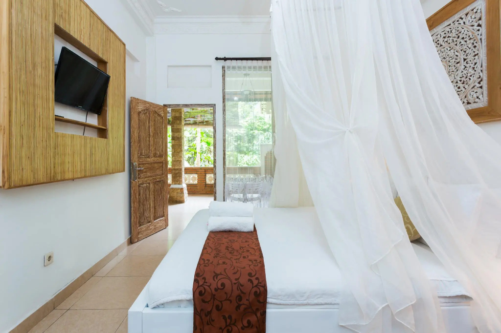 2 Bedrooms Villa