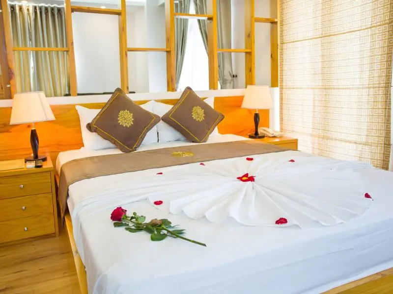 Double Suite with city view (full double bed)