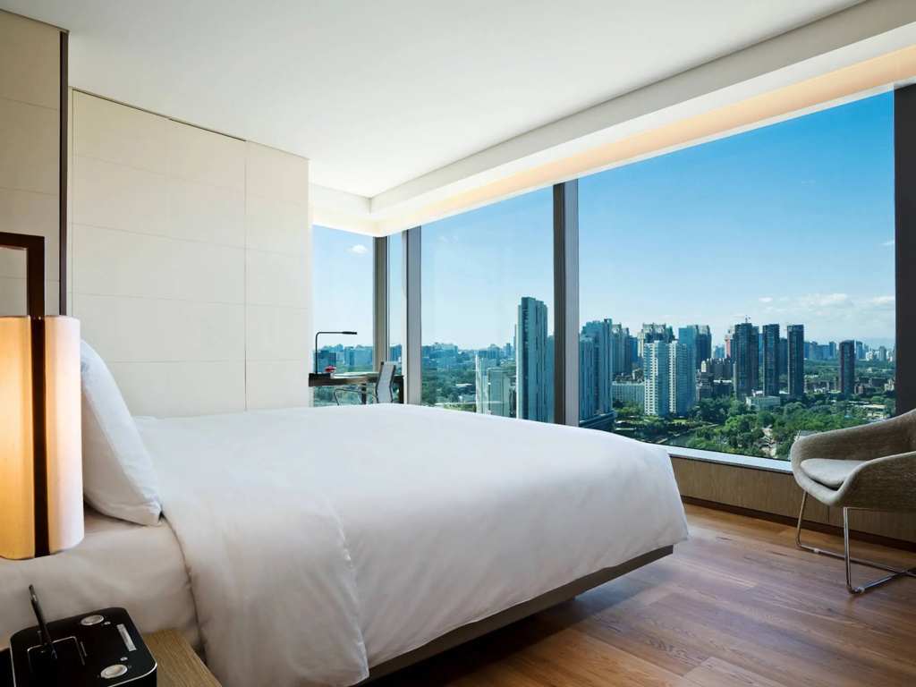 Standard Quadruple room with city view