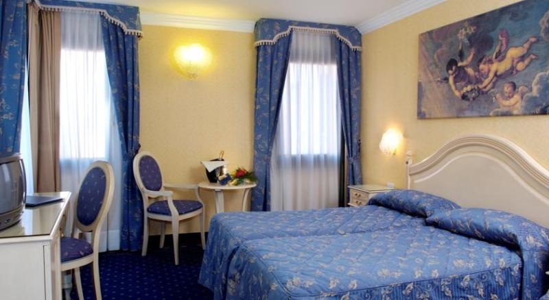 Classic Twin room (twin beds)
