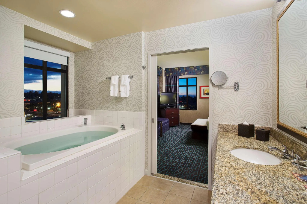 1 Bedroom Double Suite (full double bed)