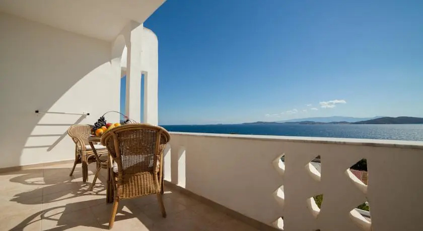 Balcony & Terrace
