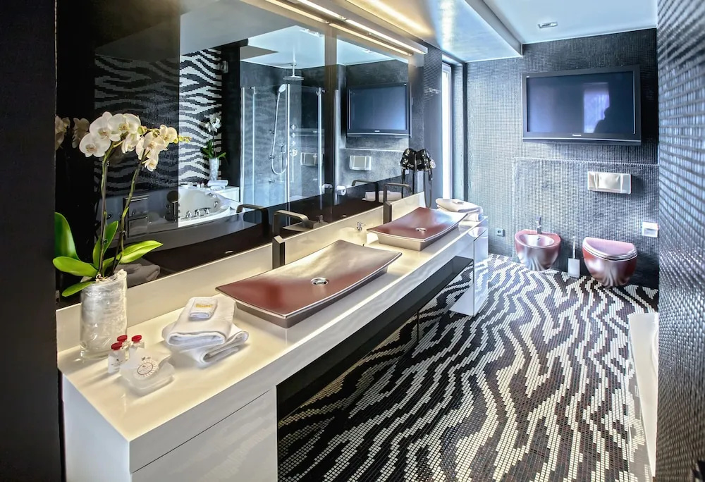 Luxury Double Suite with sea view (full double bed)
