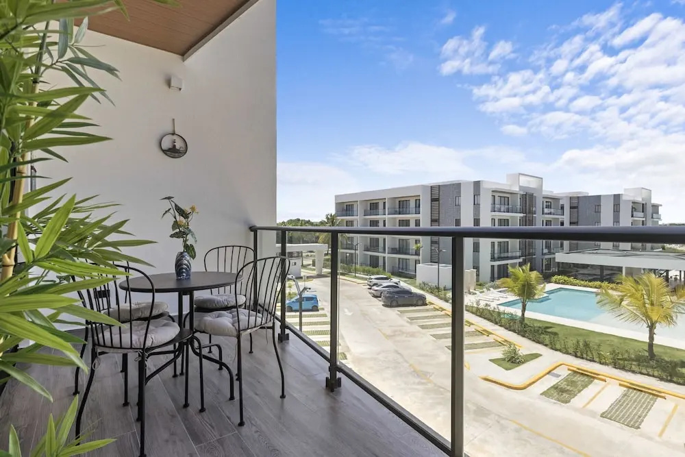 NOK Bright 2BR Apartment at The Towers by Vistacana