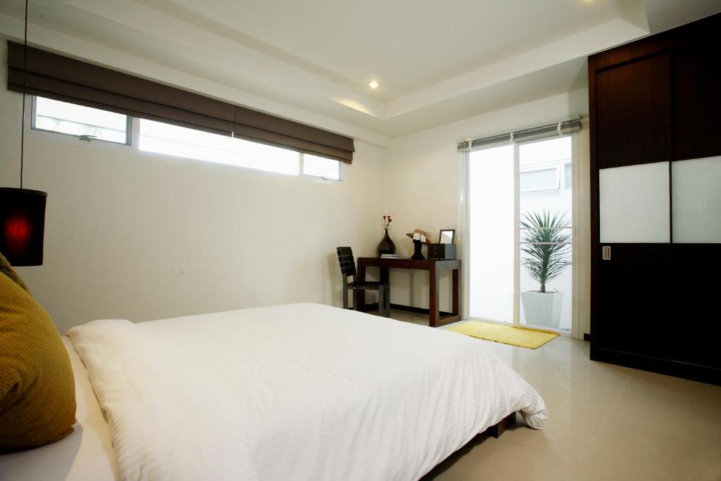 Вилла с 4 комнатами в Two Villas Holiday Oxygen Style Bangtao Beach