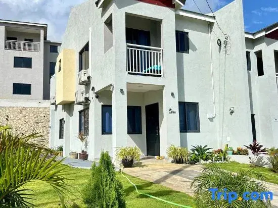 Ocean Vista | 2-Bedroom | Entire Modern House with Ocean Views, Pool, Gym | Nearby Beaches