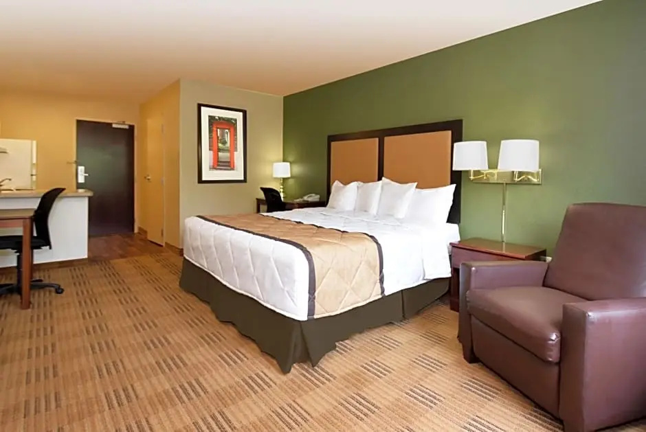 Deluxe Double room (full double bed)