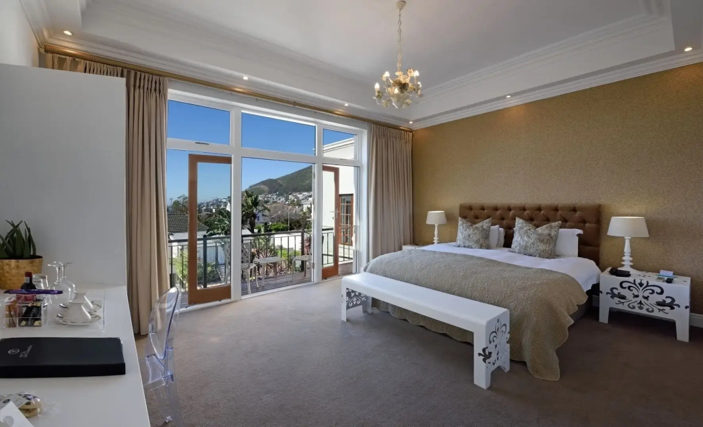 The Clarendon - Fresnaye