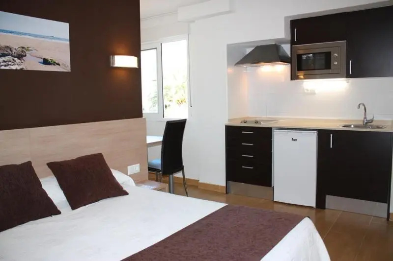 Double Studio (full double bed)