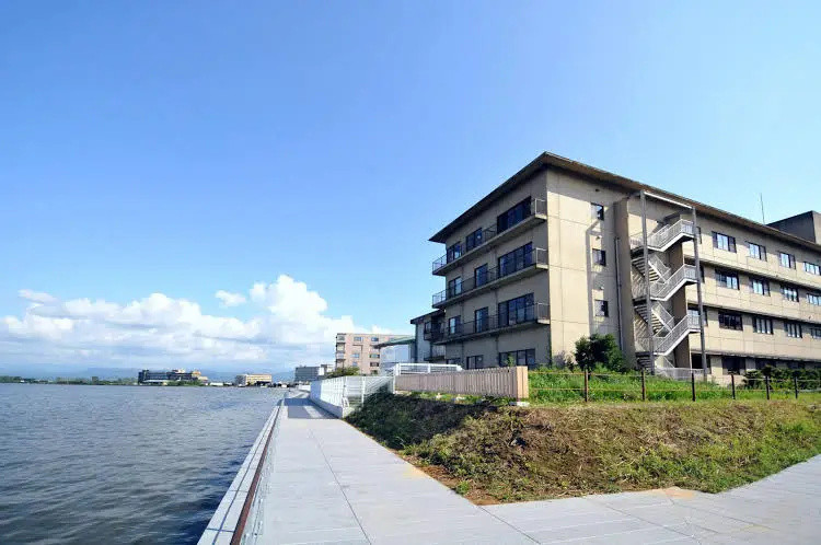 Beach & Waterfront