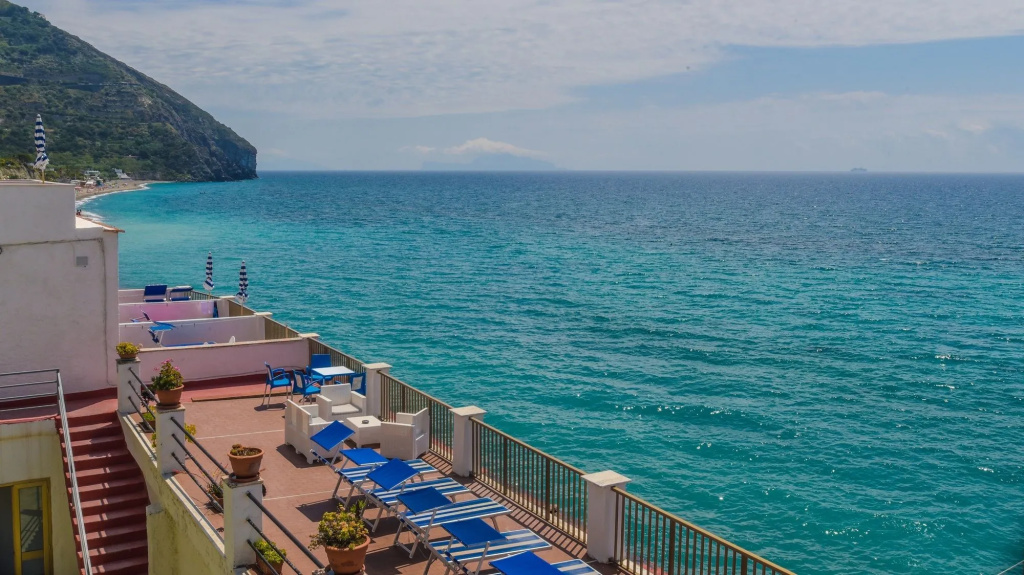Beach & Waterfront