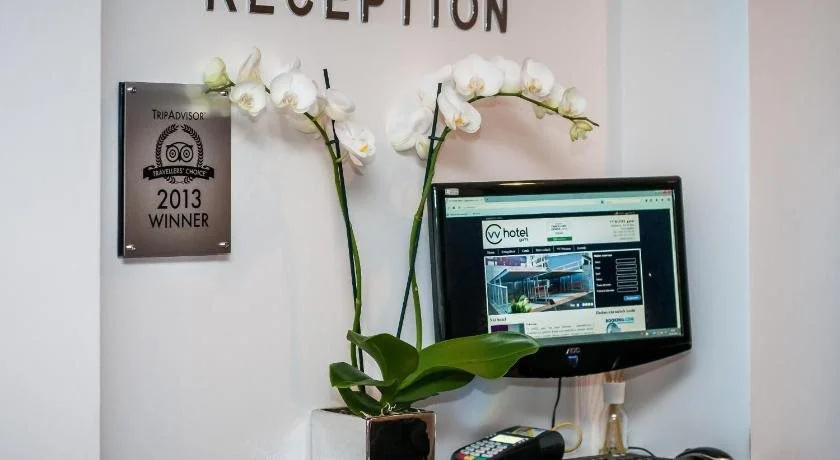 Lobby & Reception