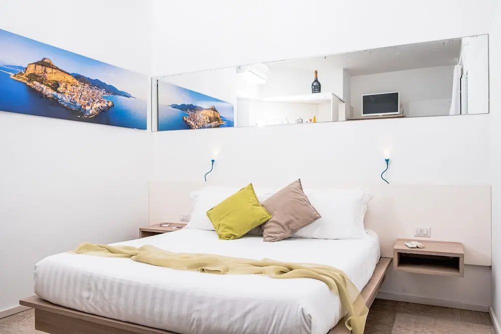 Standard Double room with balcony (full double bed)