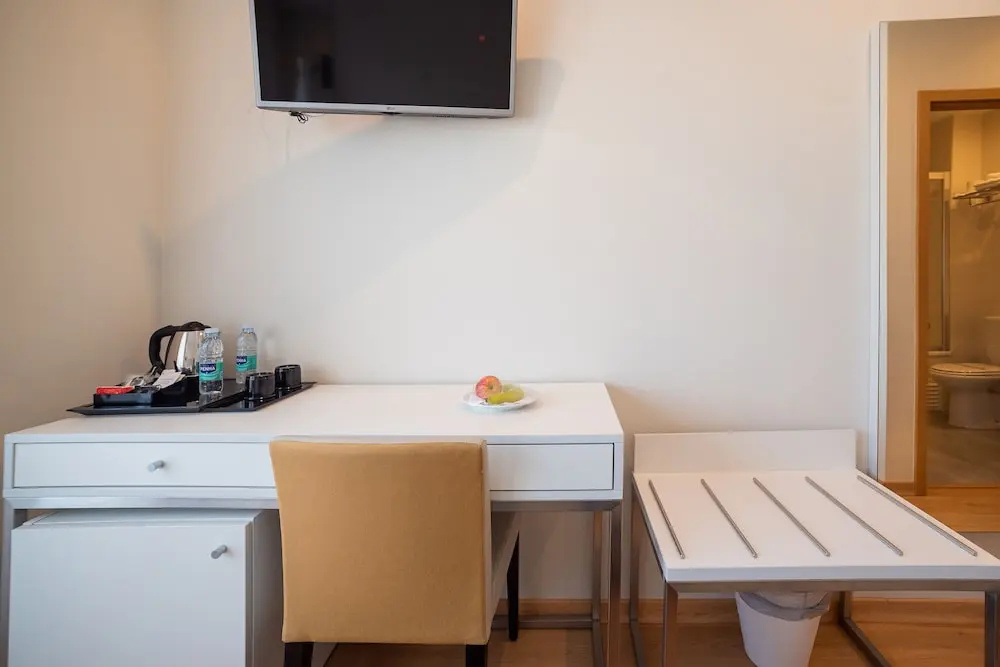 Economy room